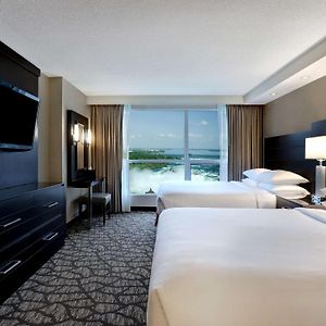 Queen Suite Horseshoe Falls View High Floor